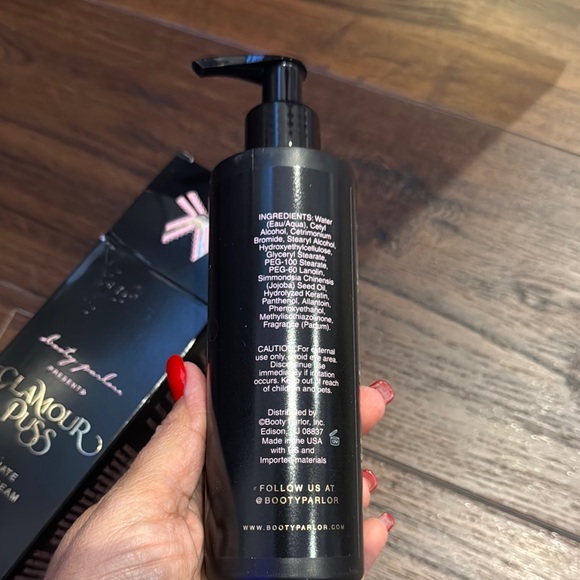 Booty Parlor NWT Glamour Puss Intimate Shave Cream 8 oz. - Picture 6 of 6